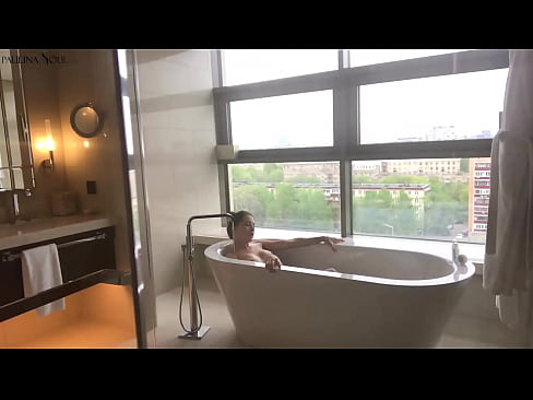 ❤️ Pitikek mezin Bi dilgermî pizika xwe di serşokê de dihejîne Super porno li ku.desixxxtube.ru ❤