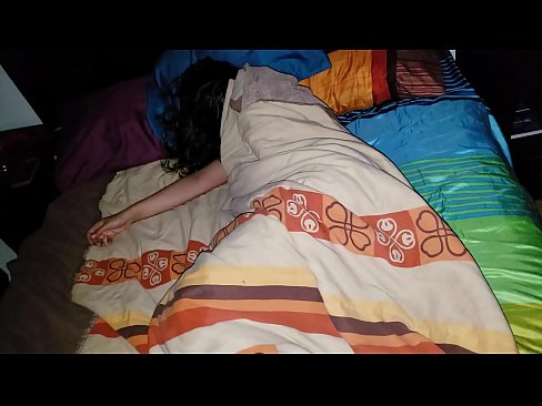 ❤️ Stepson dema ku di xew de ye, xatirê dayika xwe ya ciwan dike. Super porno li ku.desixxxtube.ru ❤